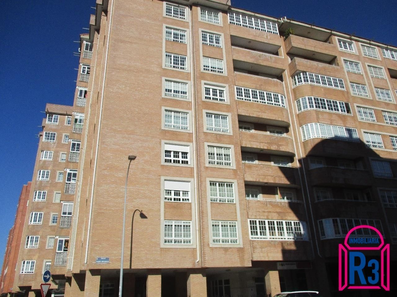 Exterior view of Flat for rent in León Capital   with Heating, Terrace and Furnished