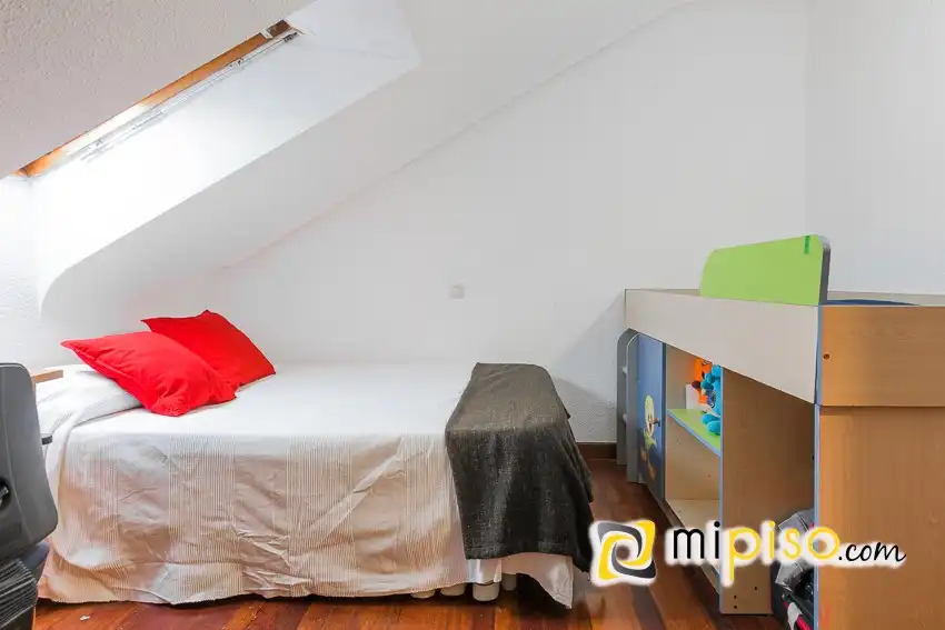 Habitación de Piso en venta en Santoña con Terraza, Trastero y Balcón
