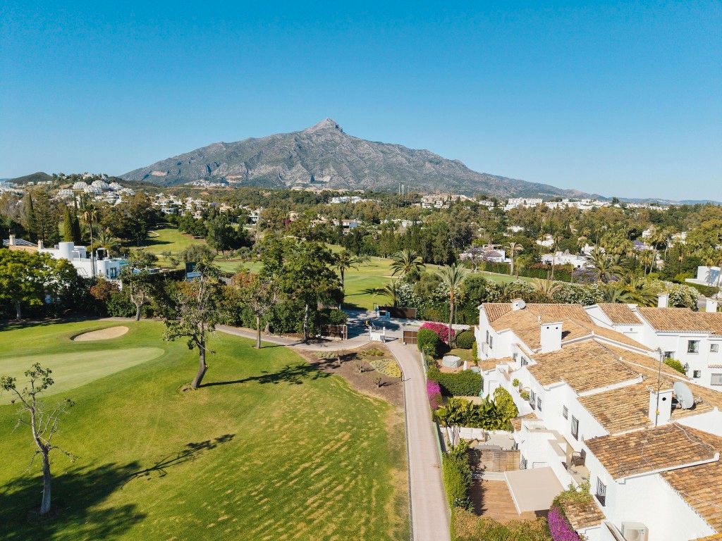 Vista exterior de Casa o chalet en venta en Marbella con Aire acondicionado, Calefacción y Jardín privado