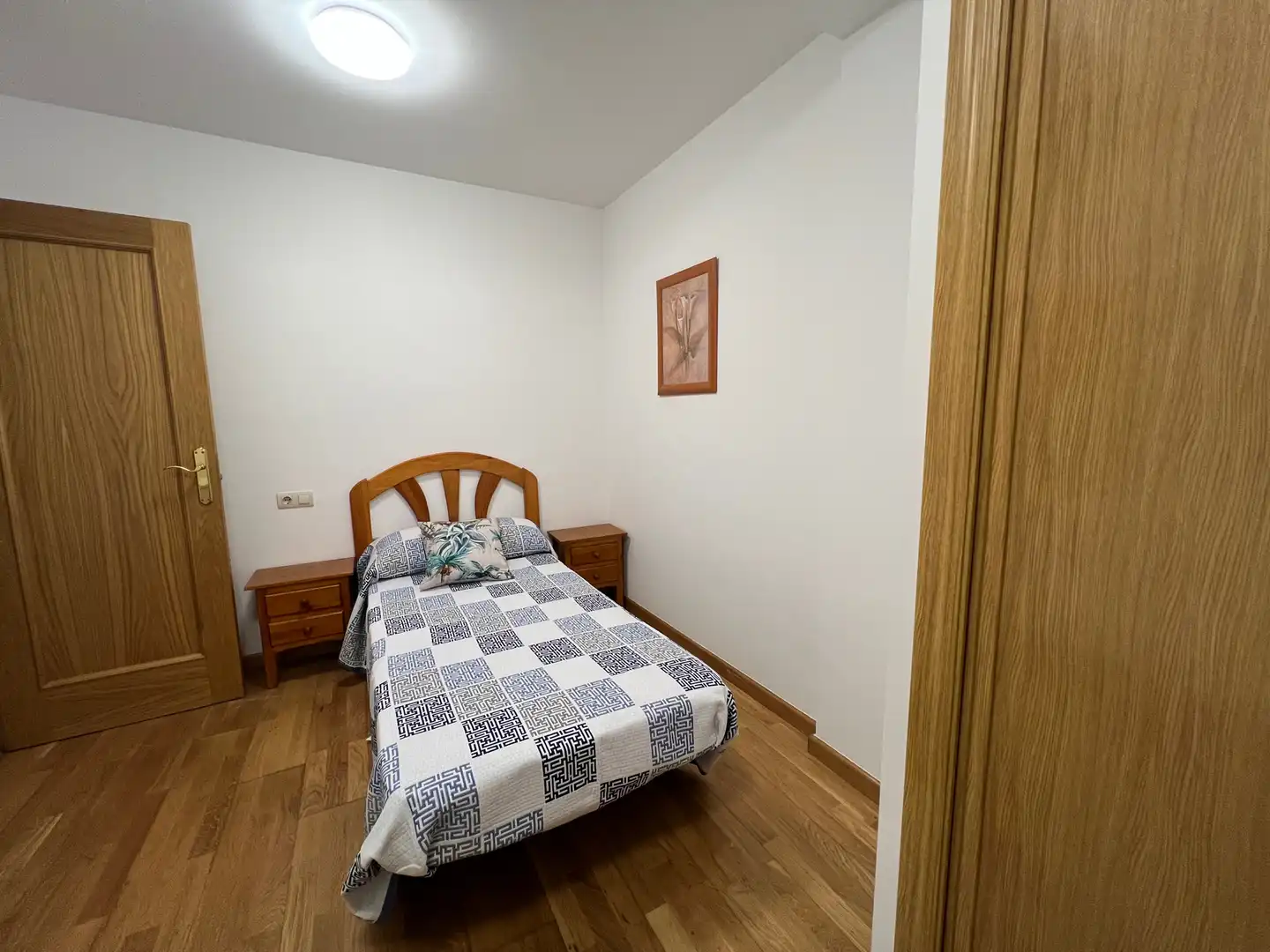 Habitación de Apartamento de alquiler en Lugo con Calefacción, Parquet y Amueblado