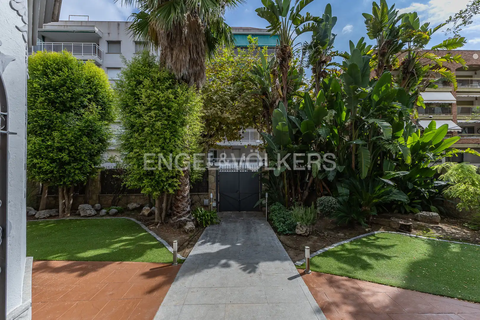 Vista exterior de Casa o xalet en venda en Calafell amb Aire condicionat, Calefacció i Jardí privat