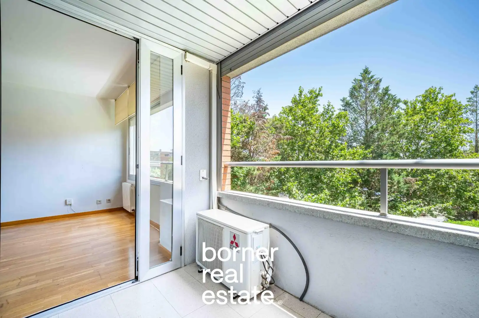 Vista exterior de Piso en venta en Sant Cugat del Vallès con Aire acondicionado, Calefacción y Jardín privado