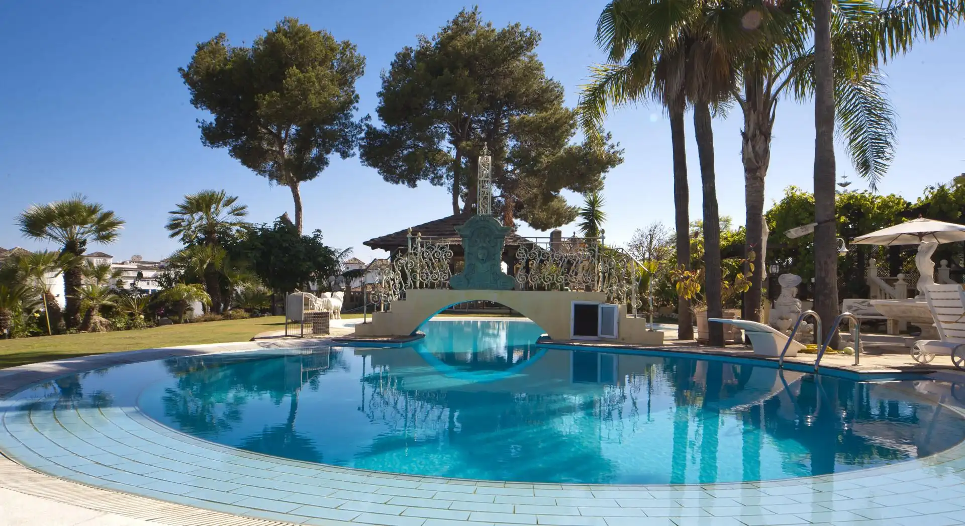 Villa con piscina in vendita a Nueva Andalucía, imagen 3