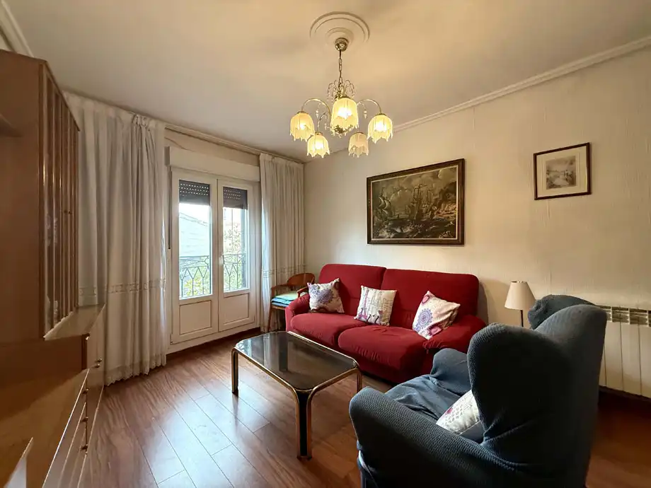 Sala d'estar de Pis en venda en Vitoria - Gasteiz amb Calefacció i Moblat