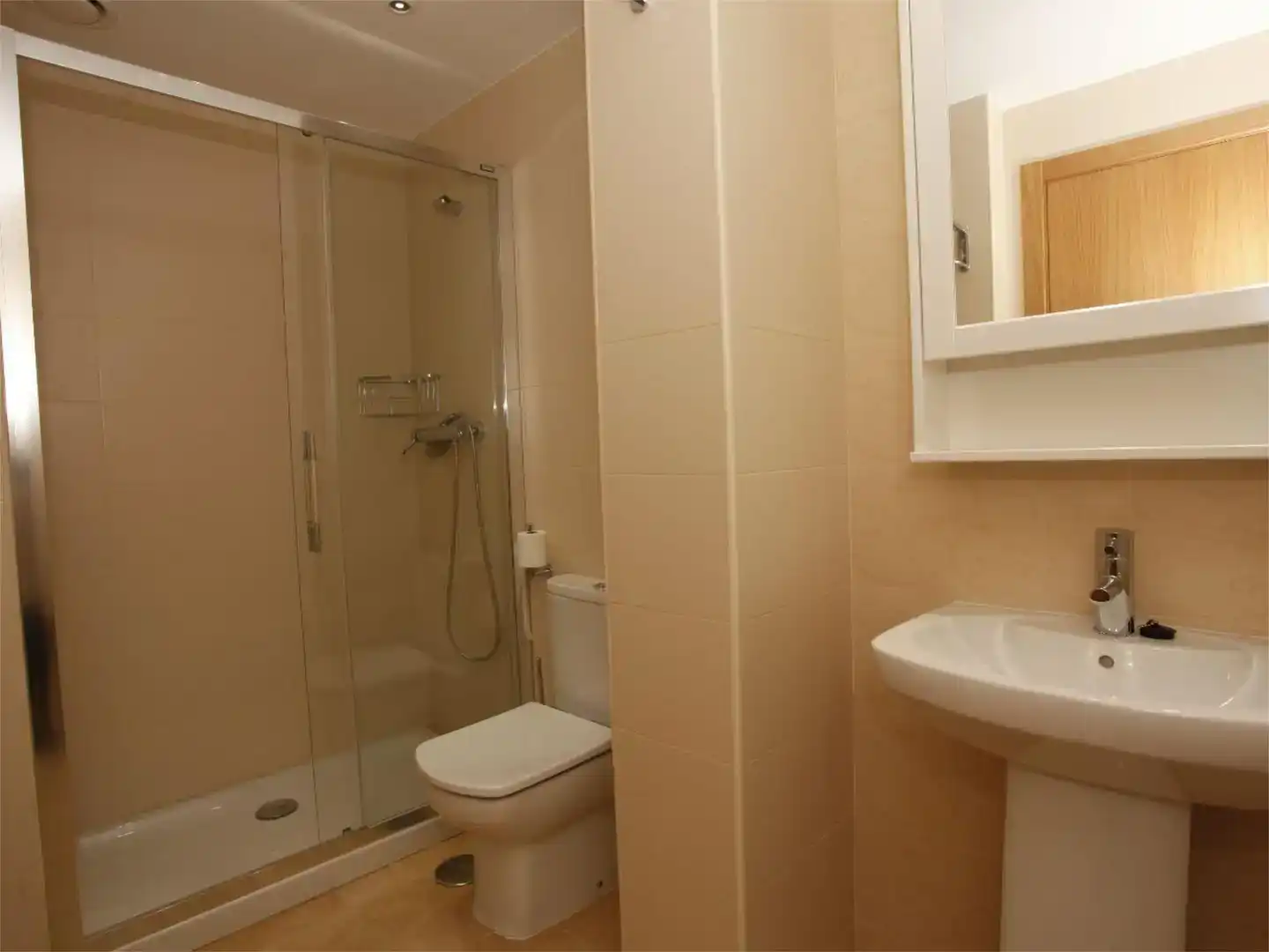 Bany de Apartament de lloguer en Cistierna amb Traster i Moblat