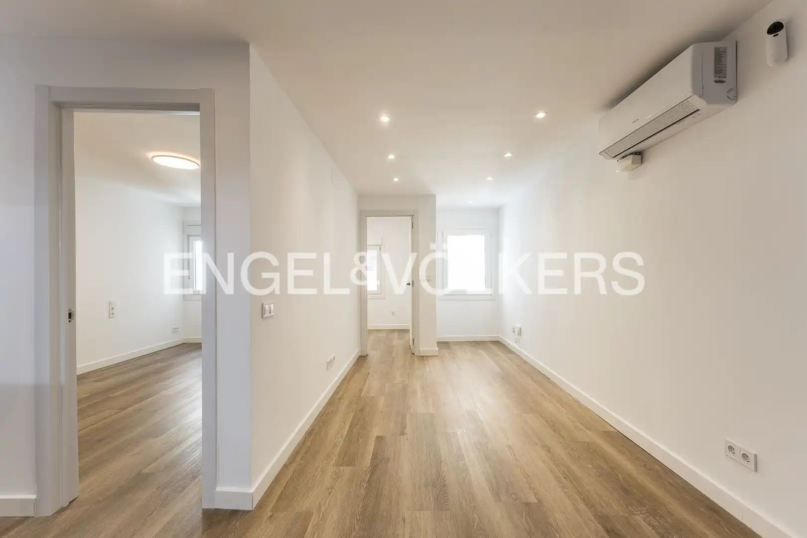 Living room of Flat for sale in L'Hospitalet de Llobregat  with Heating and Balcony