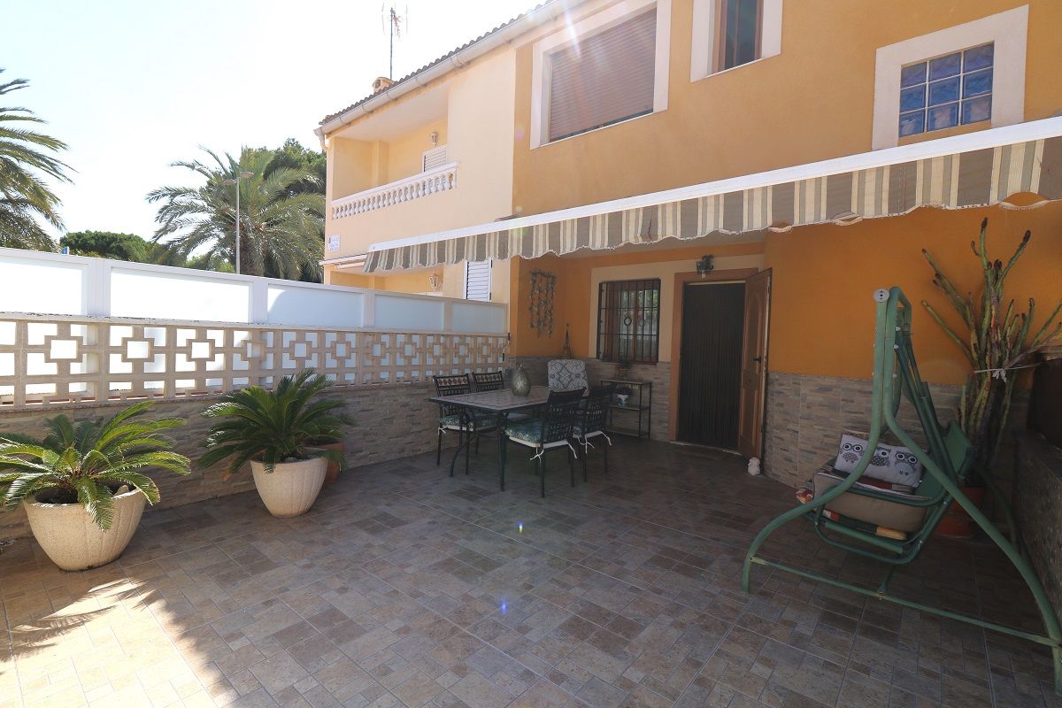 Jardí de Casa o xalet en venda en Torrevieja amb Aire condicionat, Calefacció i Terrassa