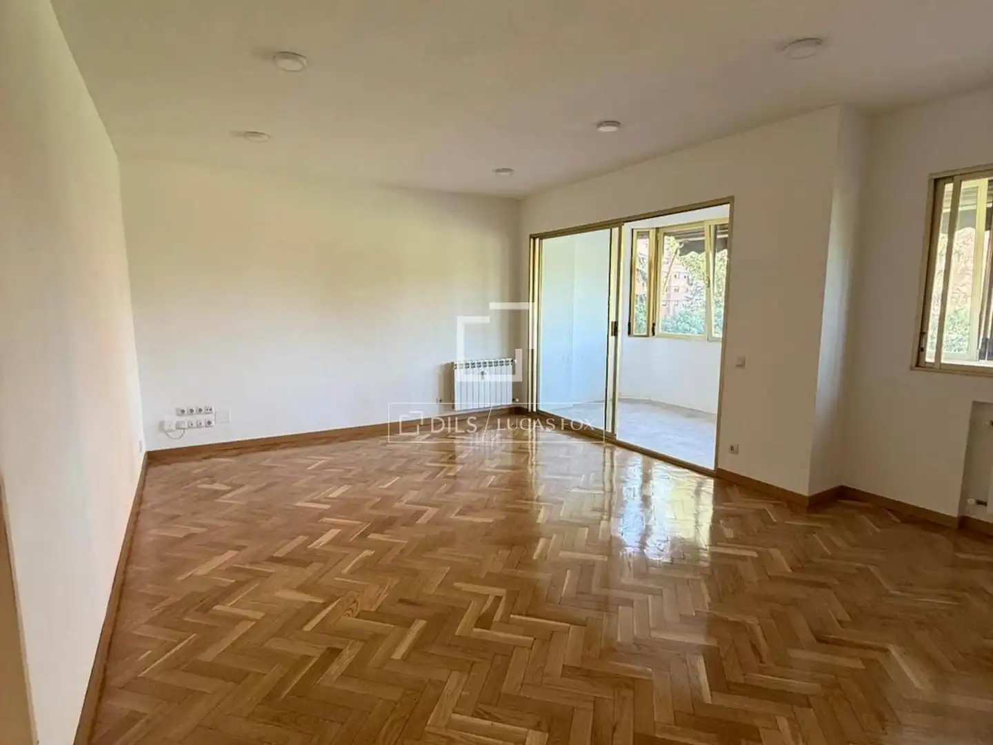 Living room of Flat for rent in Madrid  with Air Conditioner, Heating and Private garden