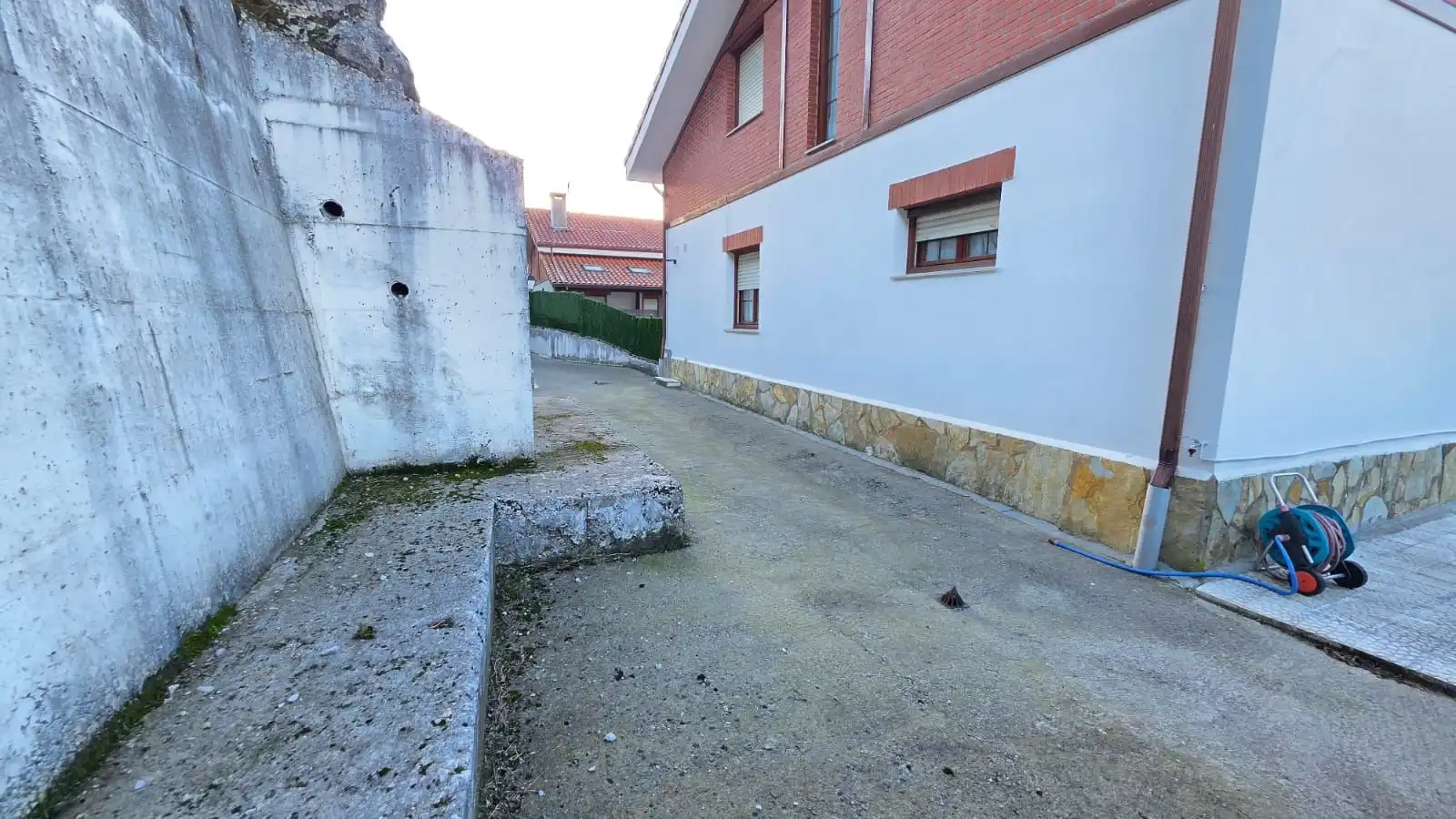 Vista exterior de Casa o xalet en venda en Castro-Urdiales amb Calefacció, Jardí privat i Terrassa