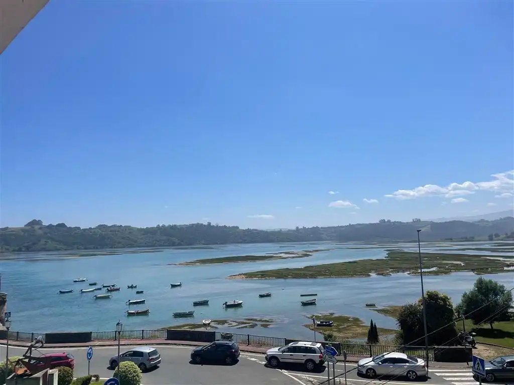 Piso en venta en San Vicente de la Barquera con Calefacción, Amueblado y Horno