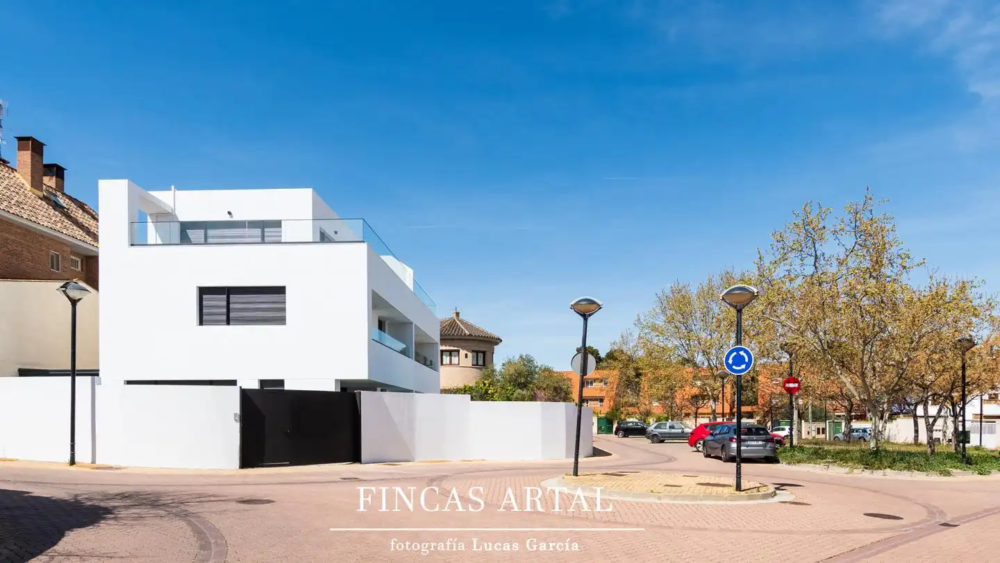 Vista exterior de Casa o chalet en venta en Zaragoza con Aire acondicionado, Calefacción y Jardín privado
