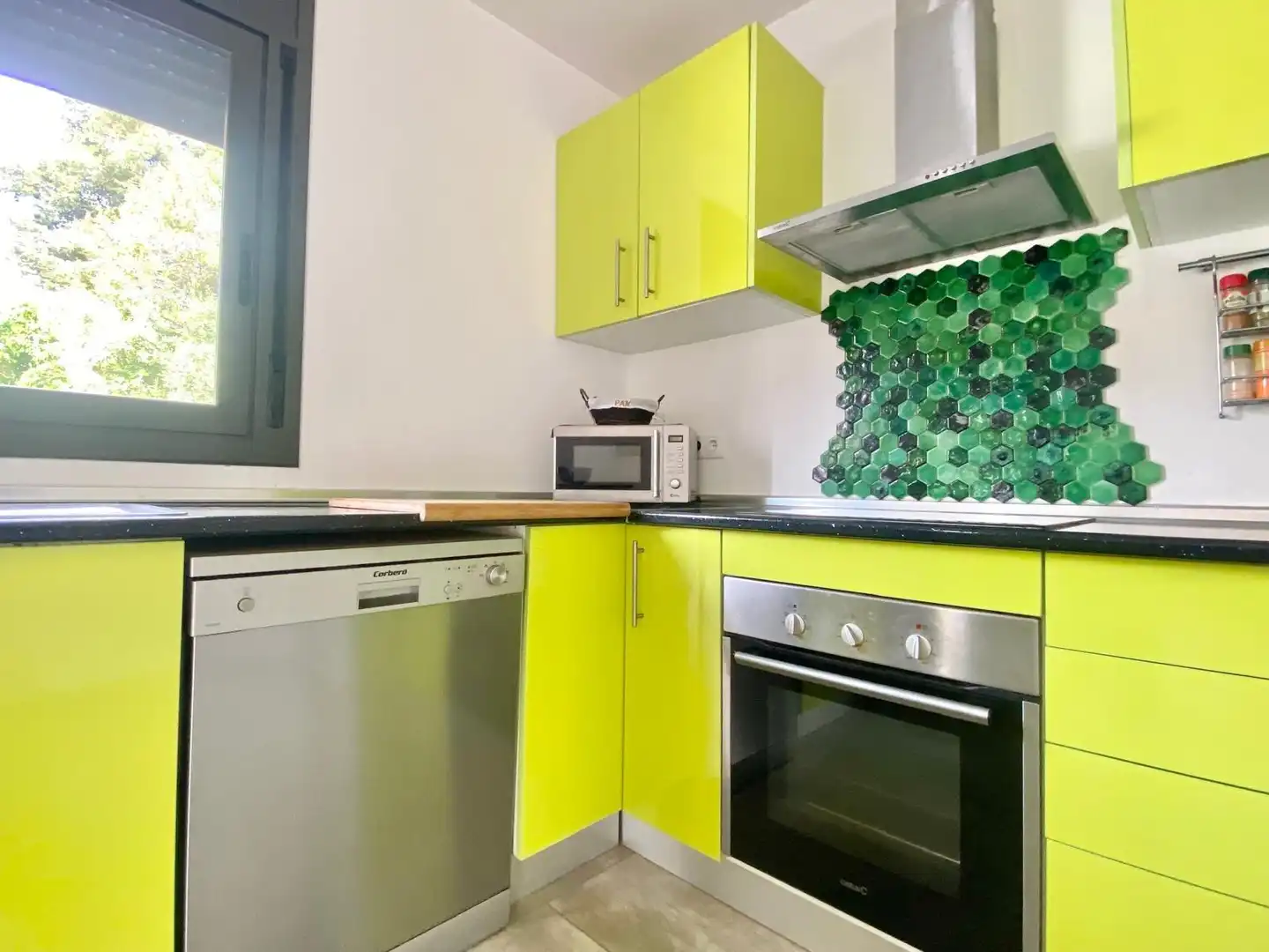 Cuina de Casa o xalet en venda en Cunit amb Calefacció, Jardí privat i Terrassa