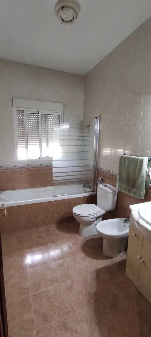 Bany de Casa o xalet en venda en La Carlota amb Aire condicionat, Jardí privat i Terrassa