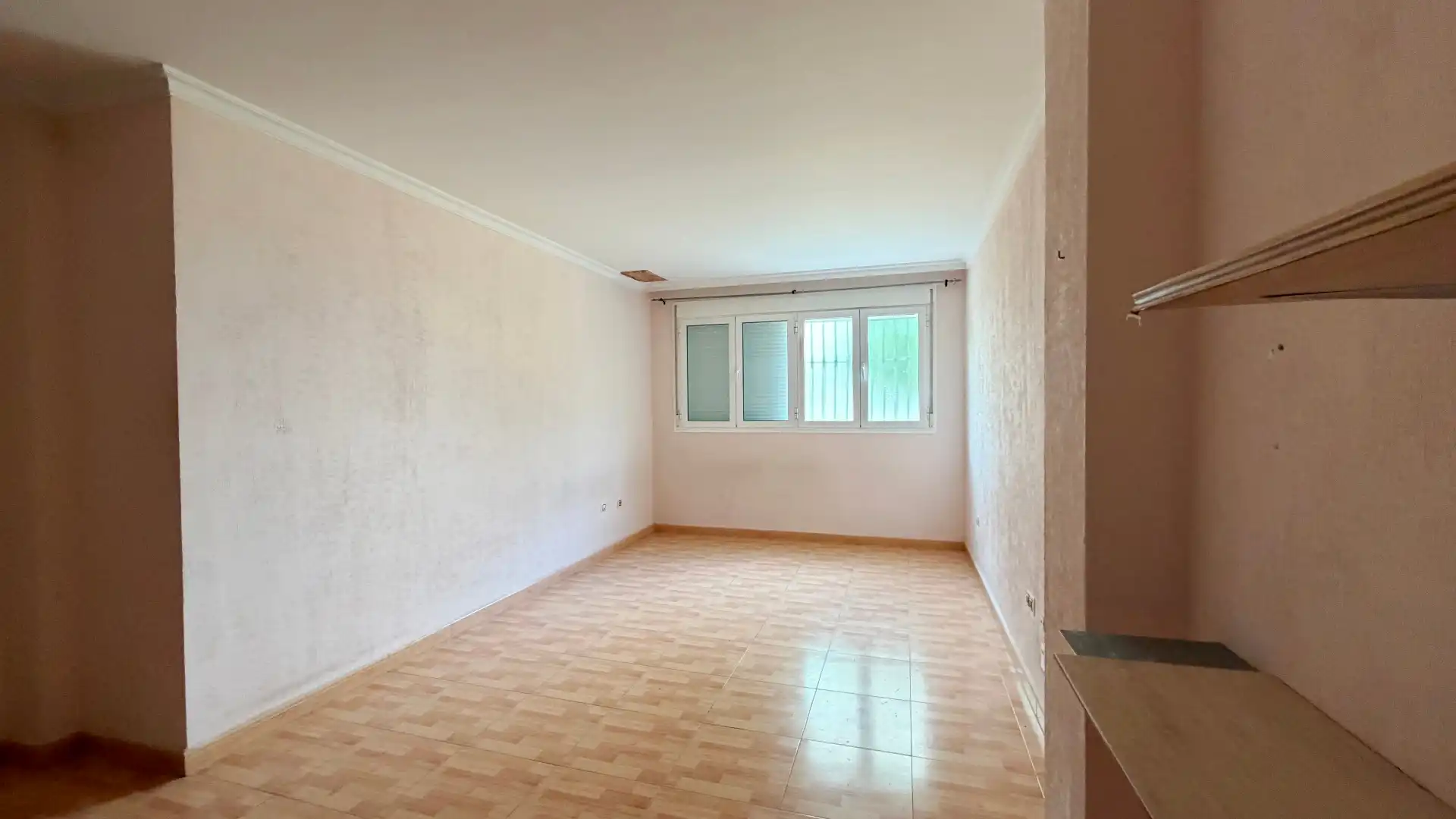 Habitación de Local en venta en Fuengirola