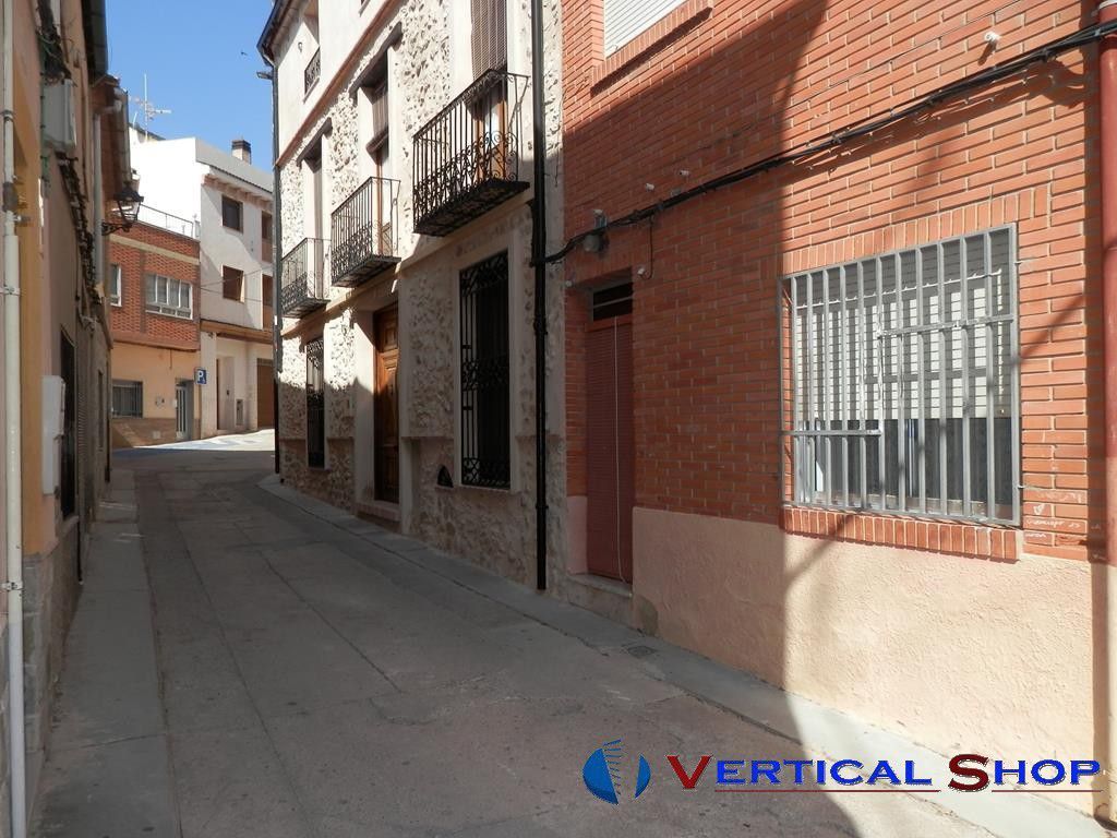 Vista exterior de Casa o xalet en venda en Caudete amb Calefacció i Terrassa