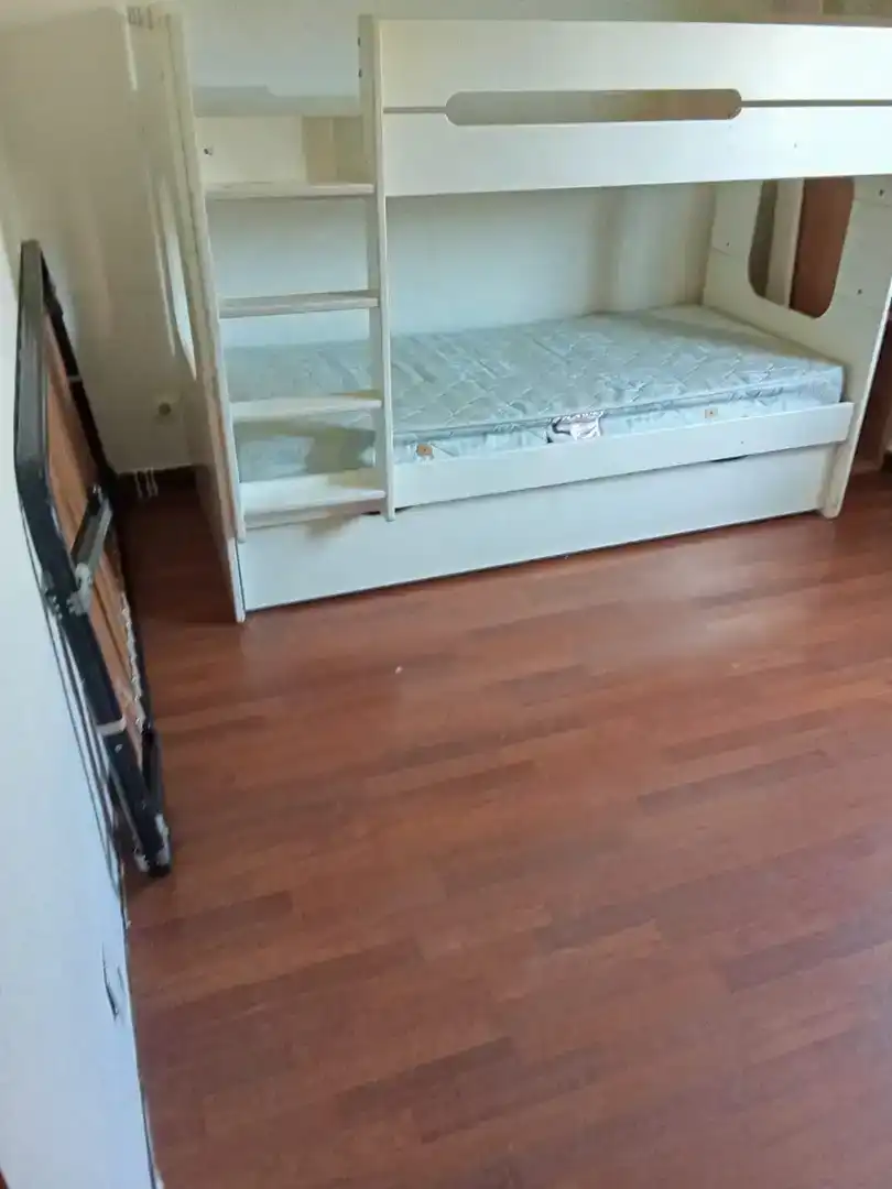 Dormitori de Pis per a compartir en Majadahonda amb Moblat i Balcó