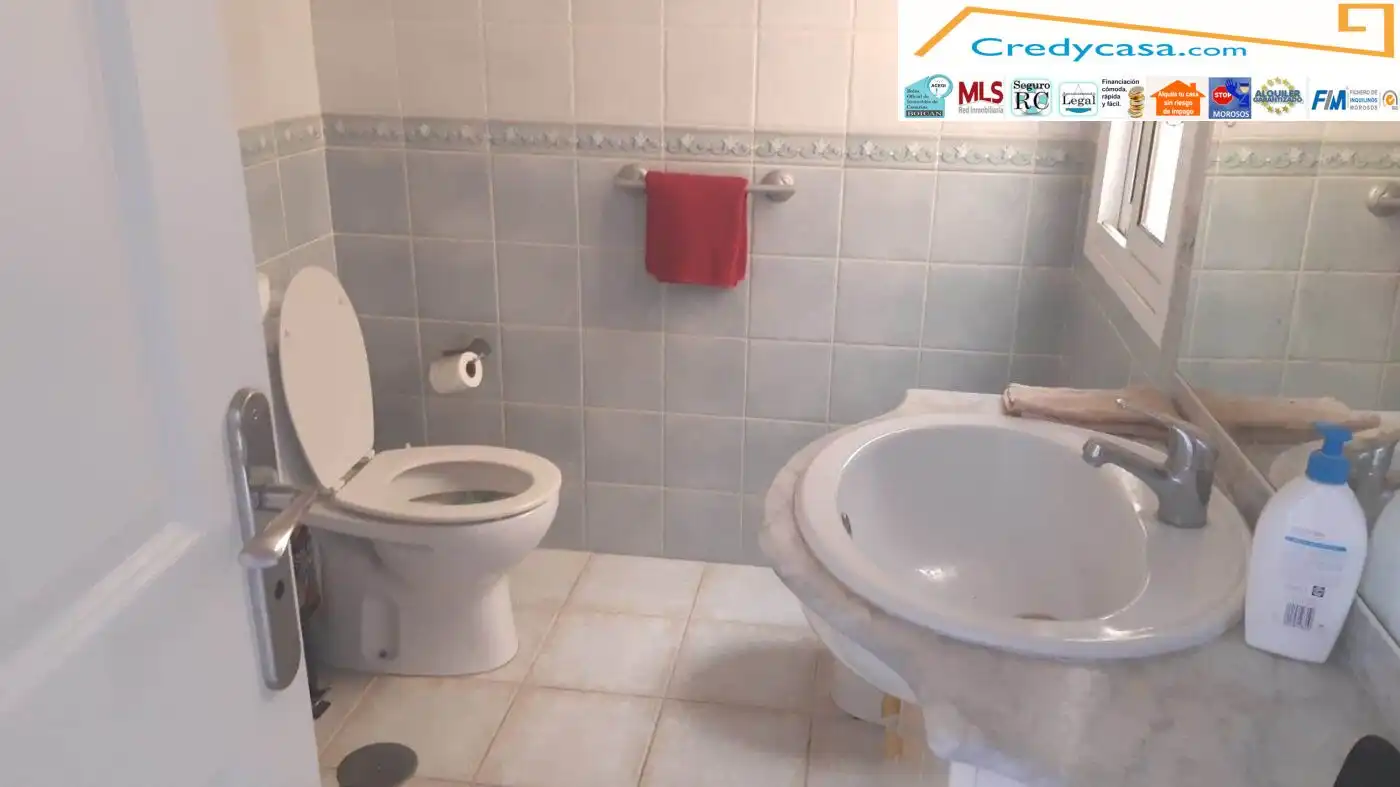 Baño de Piso en venta en Arona con Jardín privado, Terraza y Balcón