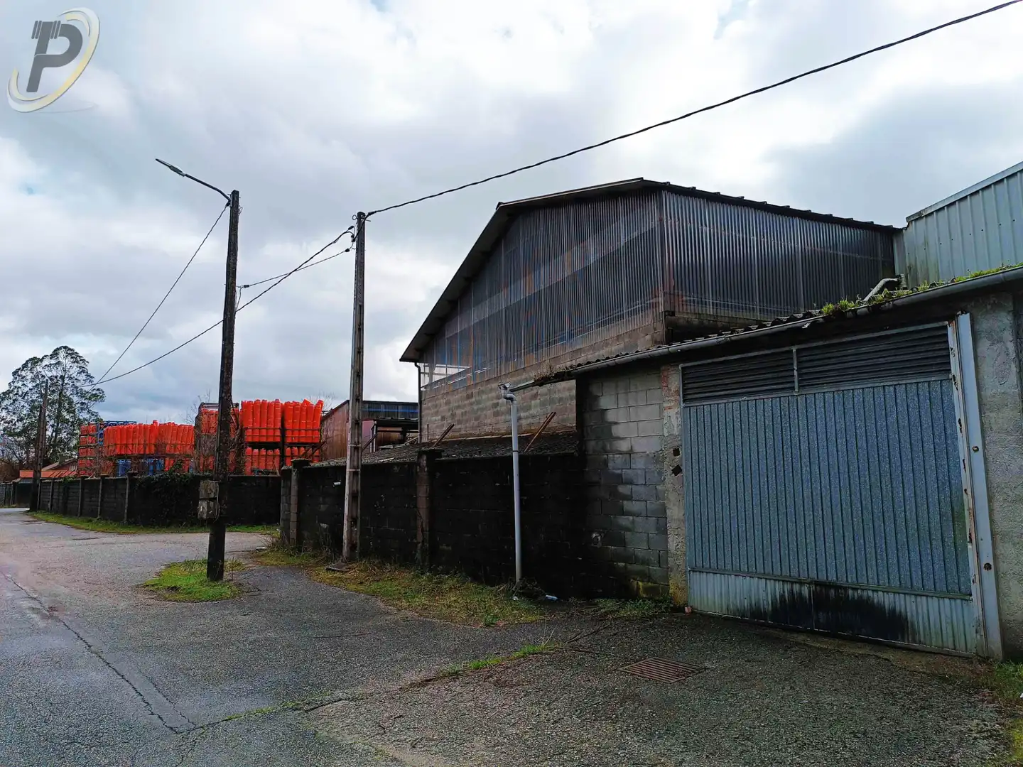 Vista exterior de Nau industrial en venda en Guitiriz