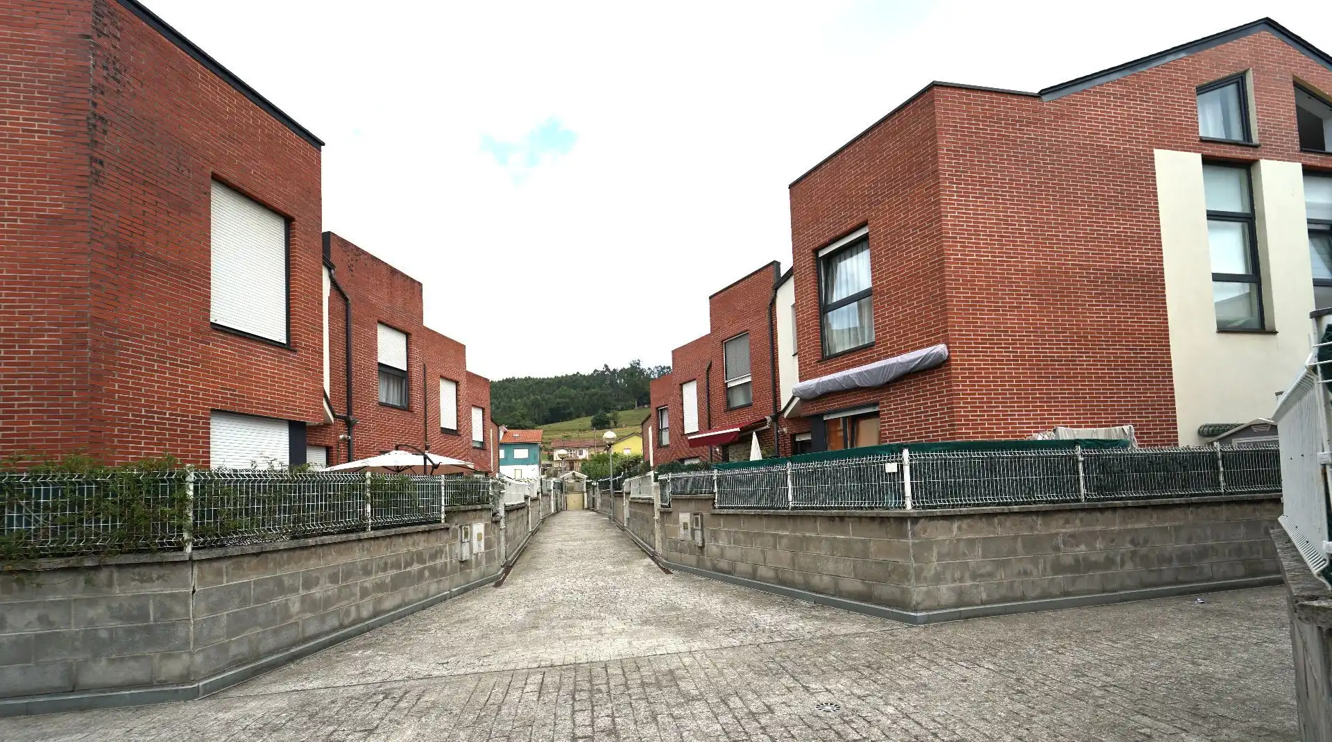 Vista exterior de Casa adosada en venta en Piélagos con Calefacción, Jardín privado y Terraza