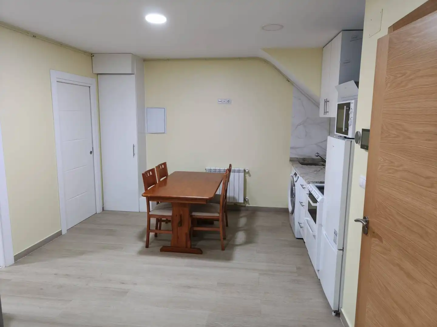 Cocina de Planta baja de alquiler en Santiago de Compostela  con Calefacción y Amueblado
