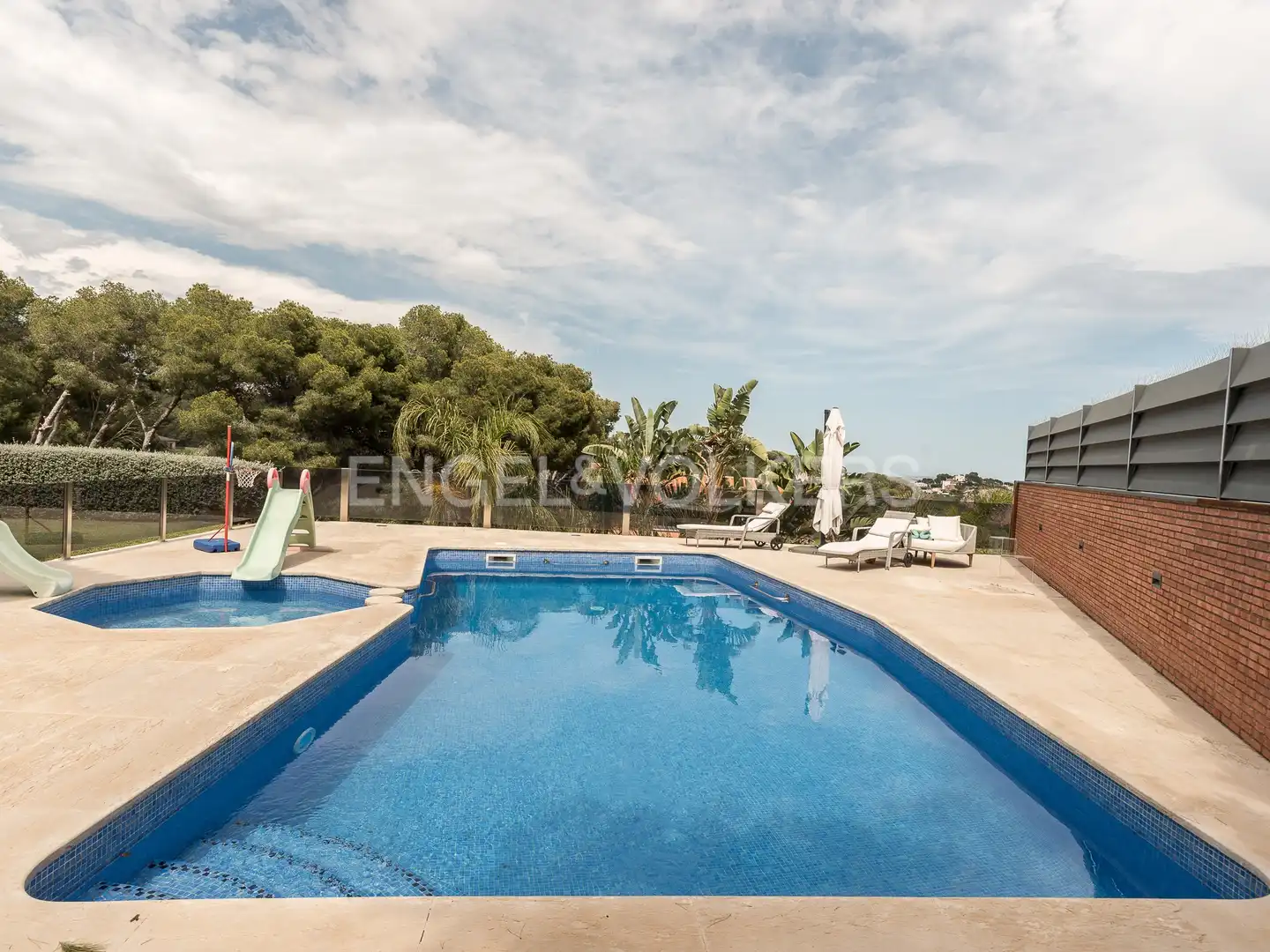 Swimming pool of Houses for rent in Castelldefels  with Air Conditioner, Heating and Private garden