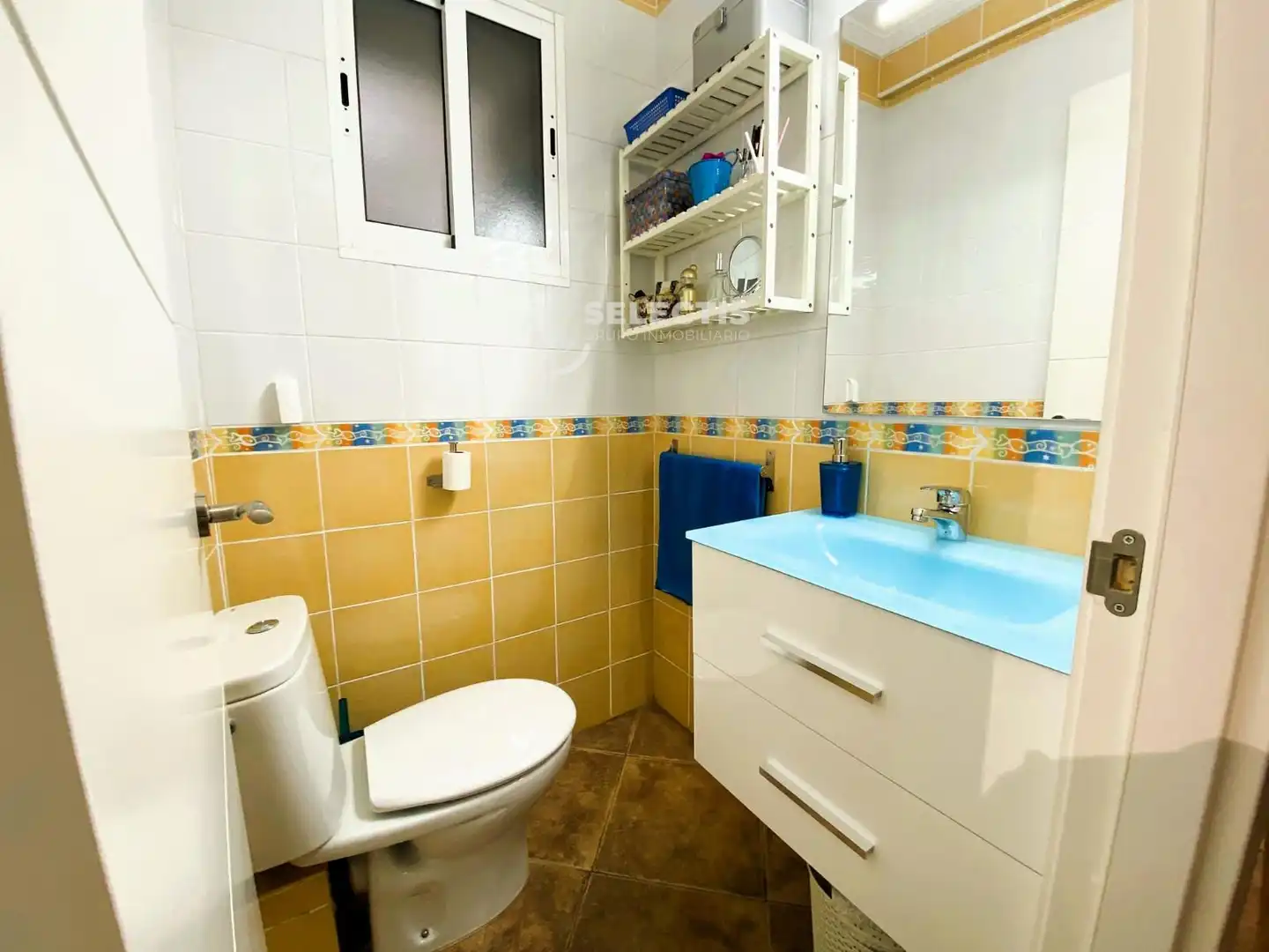 Baño de Piso en venta en Huelva con Aire acondicionado, Terraza y Balcón