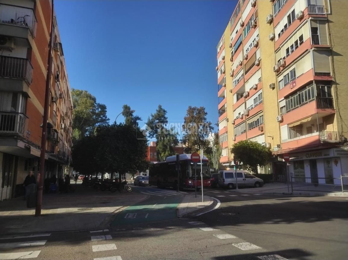 Exterior view of Flat for sale in  Sevilla Capital  with Air Conditioner and Parquet flooring