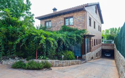 Vista exterior de Casa o xalet en venda en Quijorna amb Aire condicionat, Terrassa i Piscina