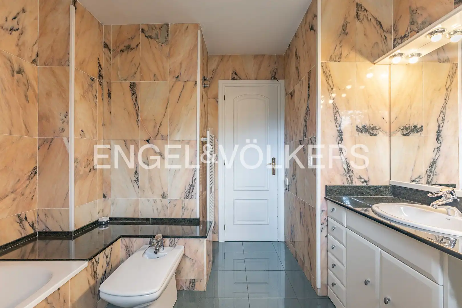 Bathroom of Houses for sale in Sant Cugat del Vallès  with Air Conditioner, Heating and Private garden
