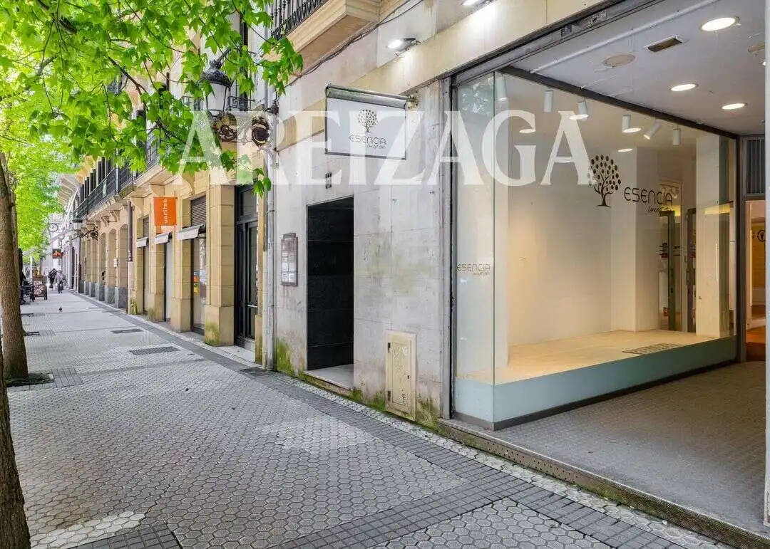 Local comercial en venda a Calle Garibai 18