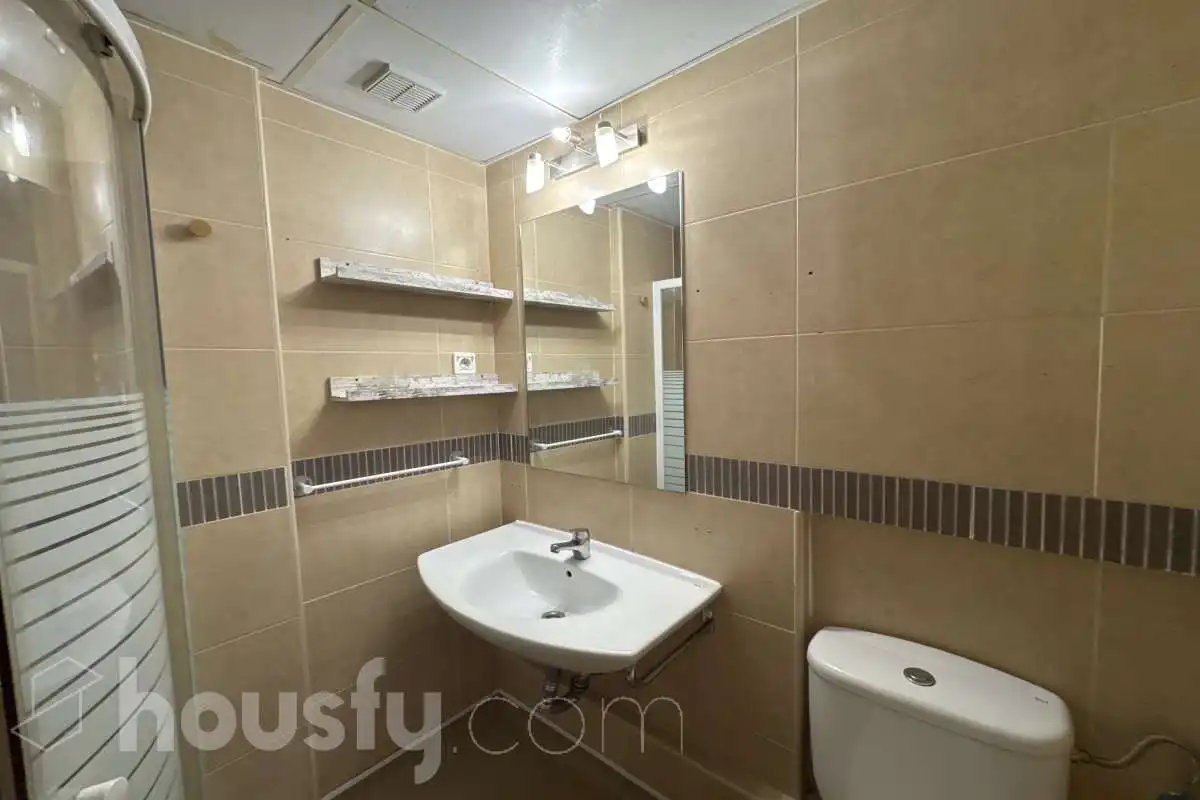 Baño de Piso de alquiler en Villalbilla con Aire acondicionado, Parquet y Trastero