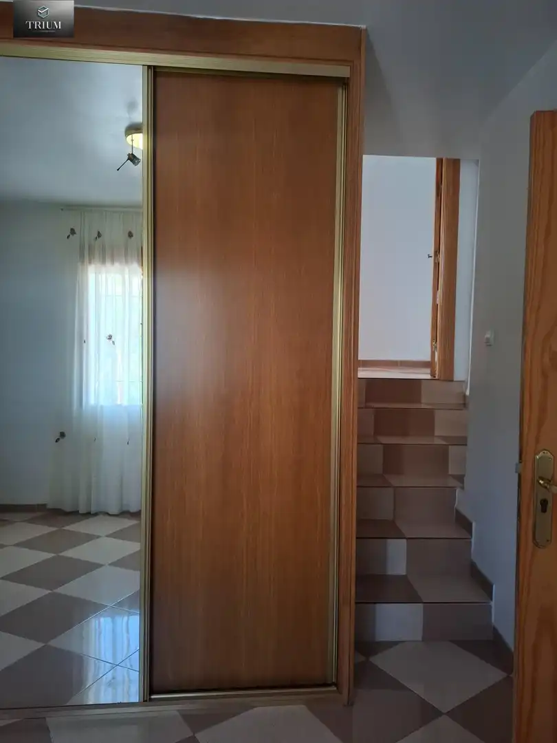 Einfamilien-Reihenhaus zum Verkauf in Pinos Puente mit Klimaanlage