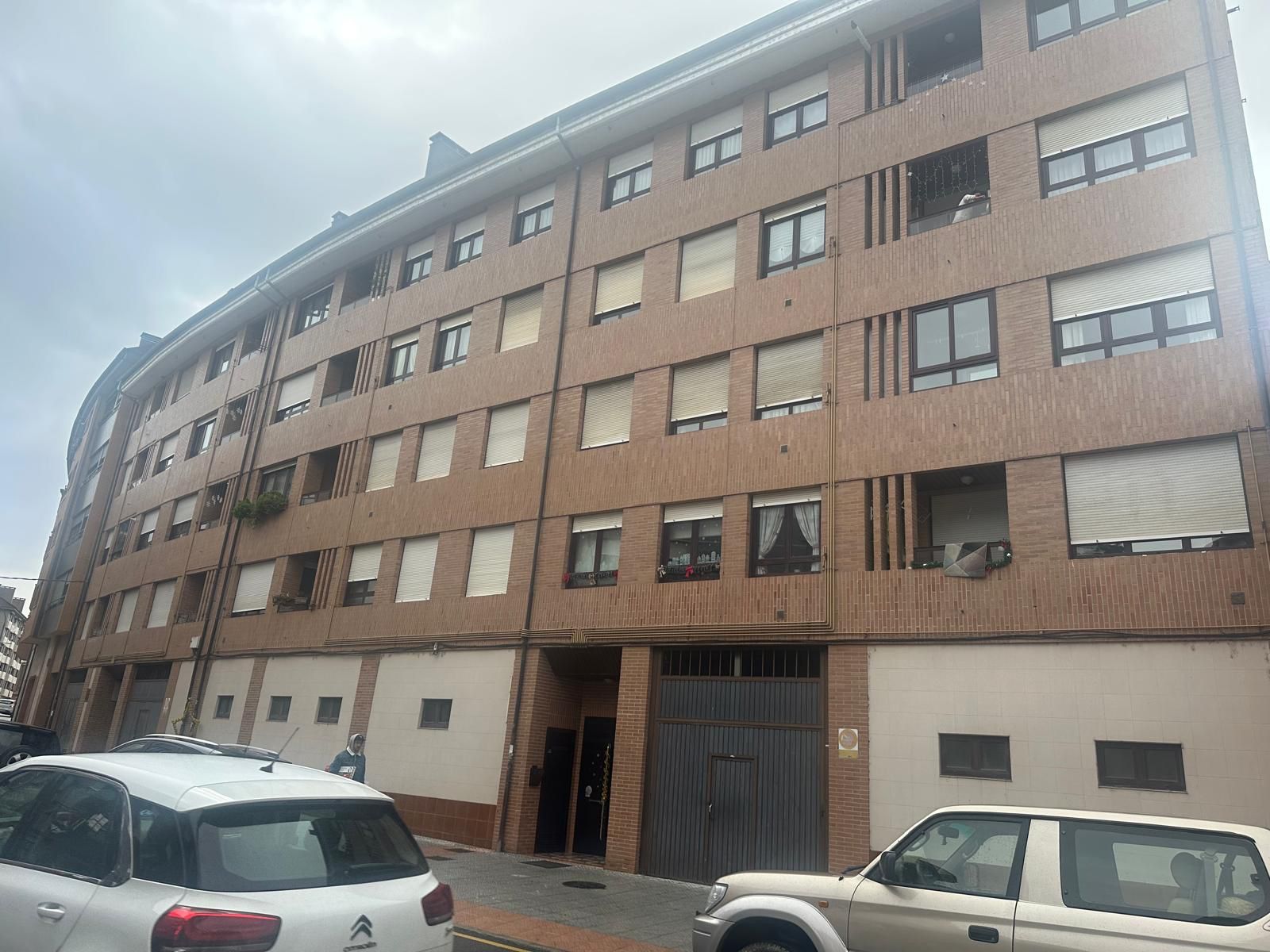 Vista exterior de Pis en venda en Lena amb Traster