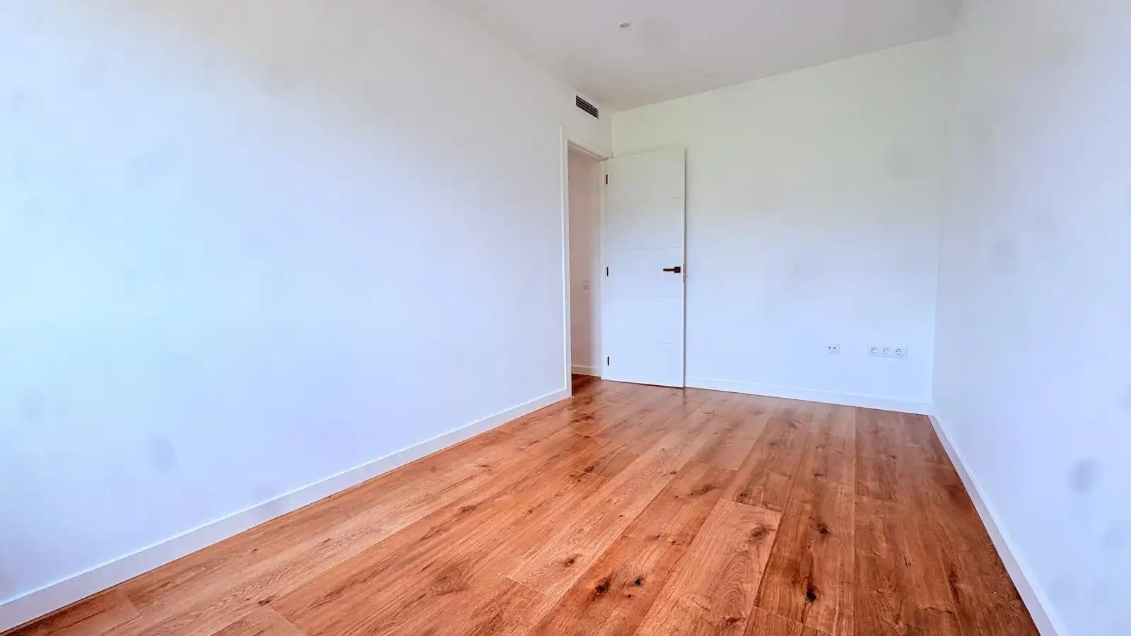 Habitación de Casa o chalet en venta en Castellar del Vallès con Calefacción, Parquet y Terraza
