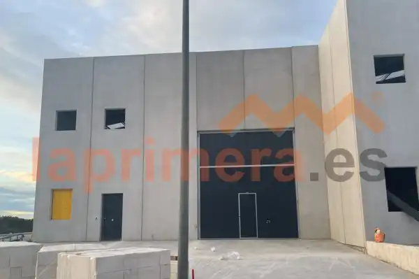 Nau industrial de lloguer a Ronda Levante 14