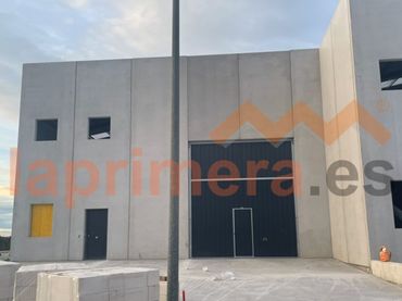 Industrial building to rent in Ronda Levante 14