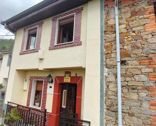 Exterior view of House or chalet for sale in San Martín del Rey Aurelio  with Storage room and Swimming Pool