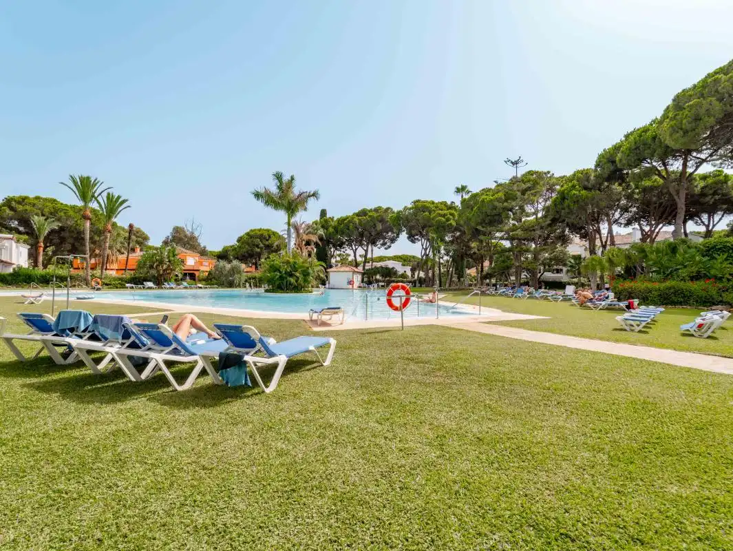 Piscina de Pis en venda en Estepona amb Calefacció, Terrassa i Balcó