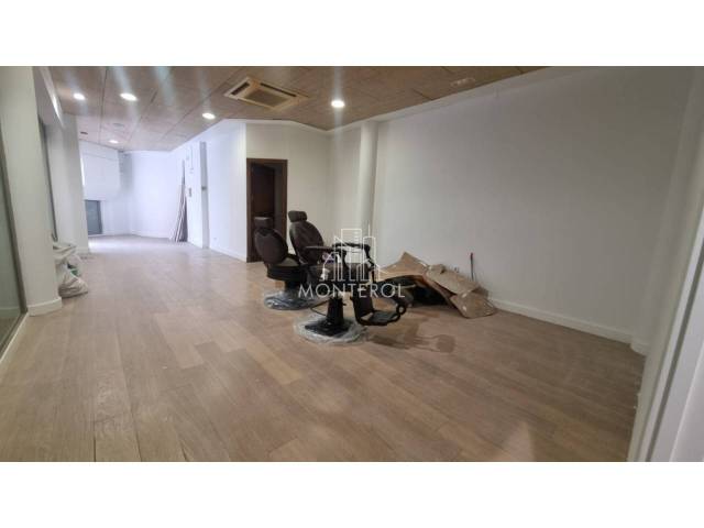 Local comercial en Venta en Comandate del Ramon Berenguer en La Romànica