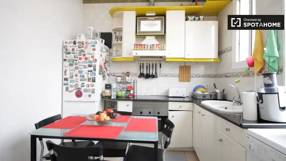 Kitchen of Flat for share in Barcelona  with Air Conditioner and Terrace