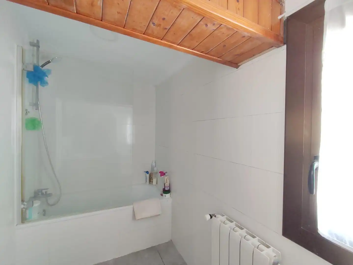 Baño de Casa adosada en venta en Castellgalí con Aire acondicionado, Calefacción y Jardín privado