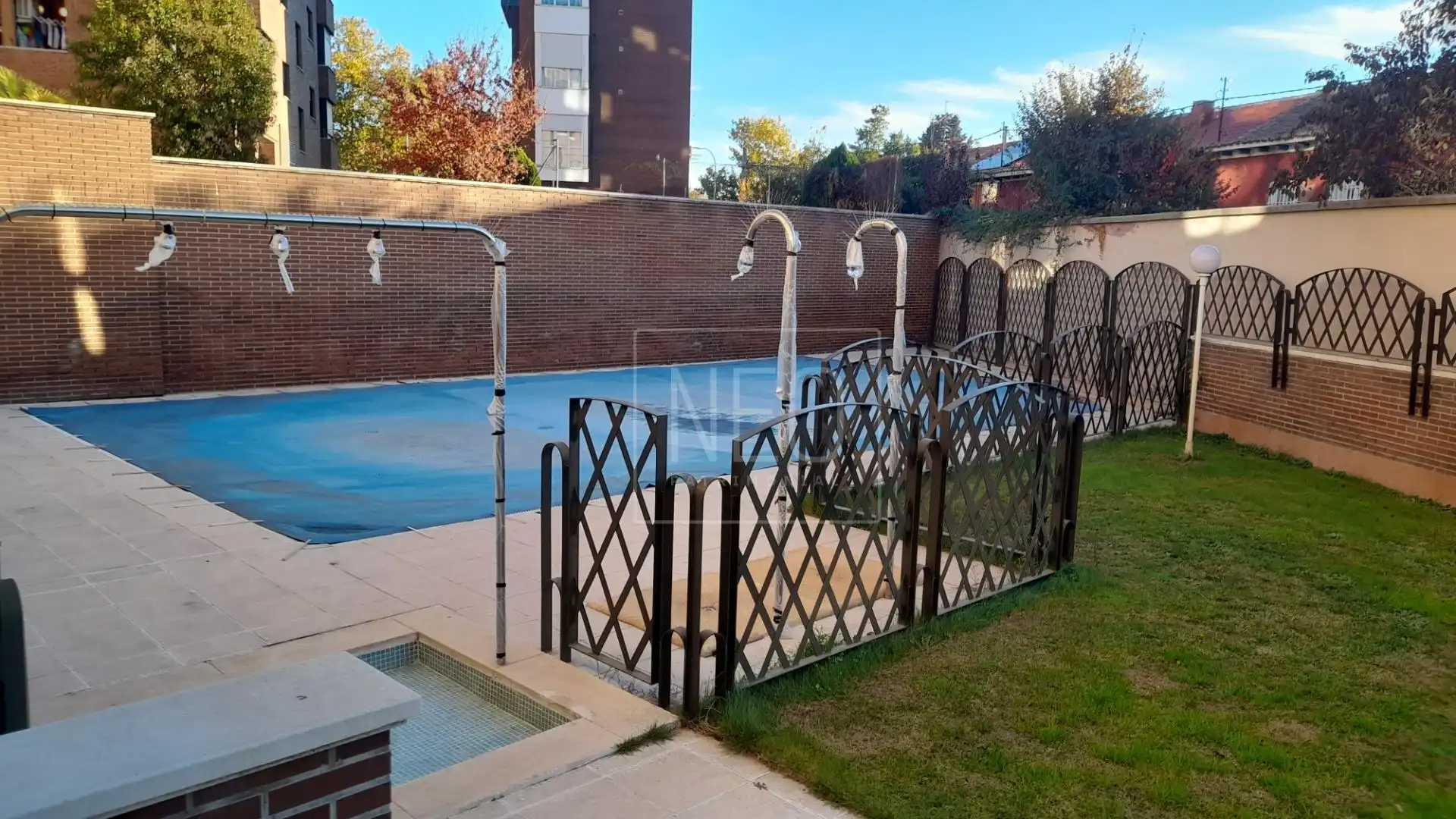 Piscina de Dúplex en venta en Madrid con Aire acondicionado, Calefacción y Jardín privado