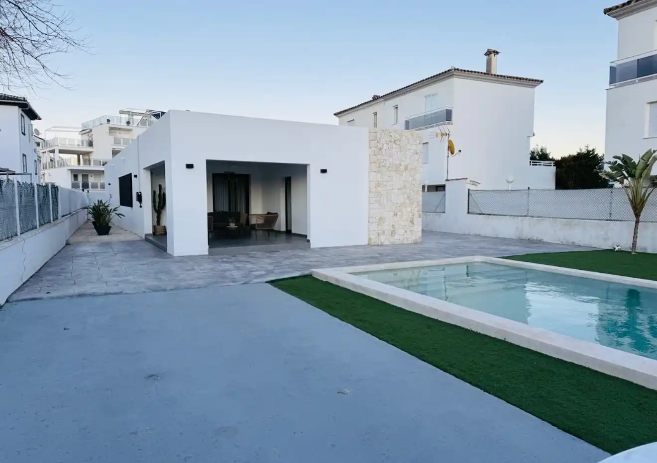 Piscina de Casa o xalet en venda en Oliva amb Aire condicionat, Calefacció i Jardí privat