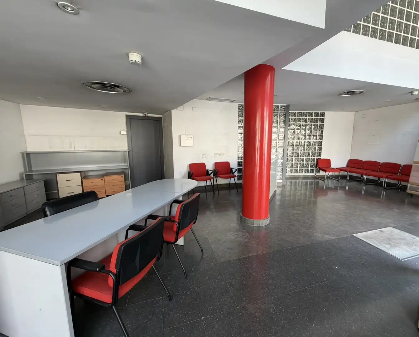 Geschaftsraum zur Miete in Lleida mit Heizung, Möbliert und Internet
