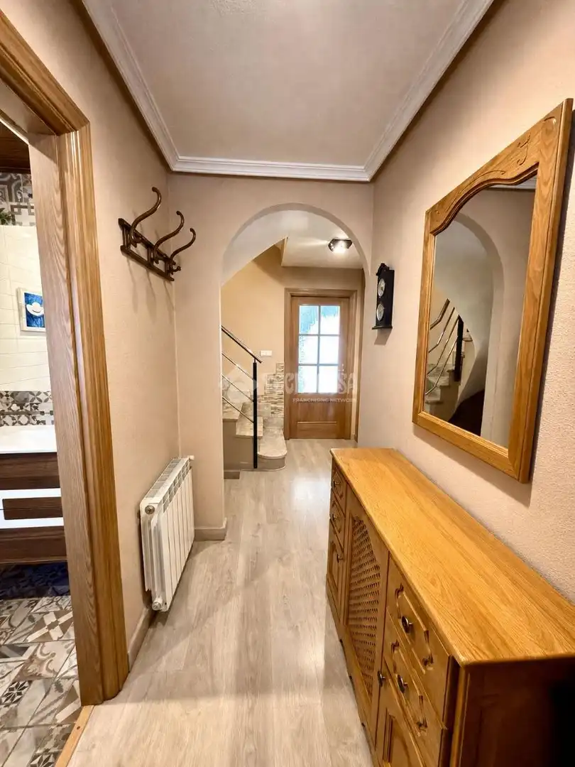 Casa aparellada amb piscina en venda a Altos del Olivar - El Caracol, imagen 5
