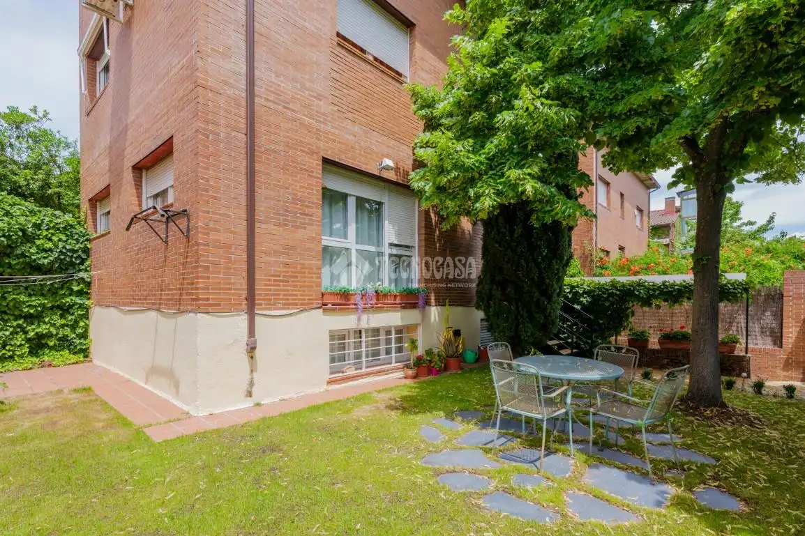 Jardí de Casa adosada en venda en Tres Cantos amb Aire condicionat i Calefacció