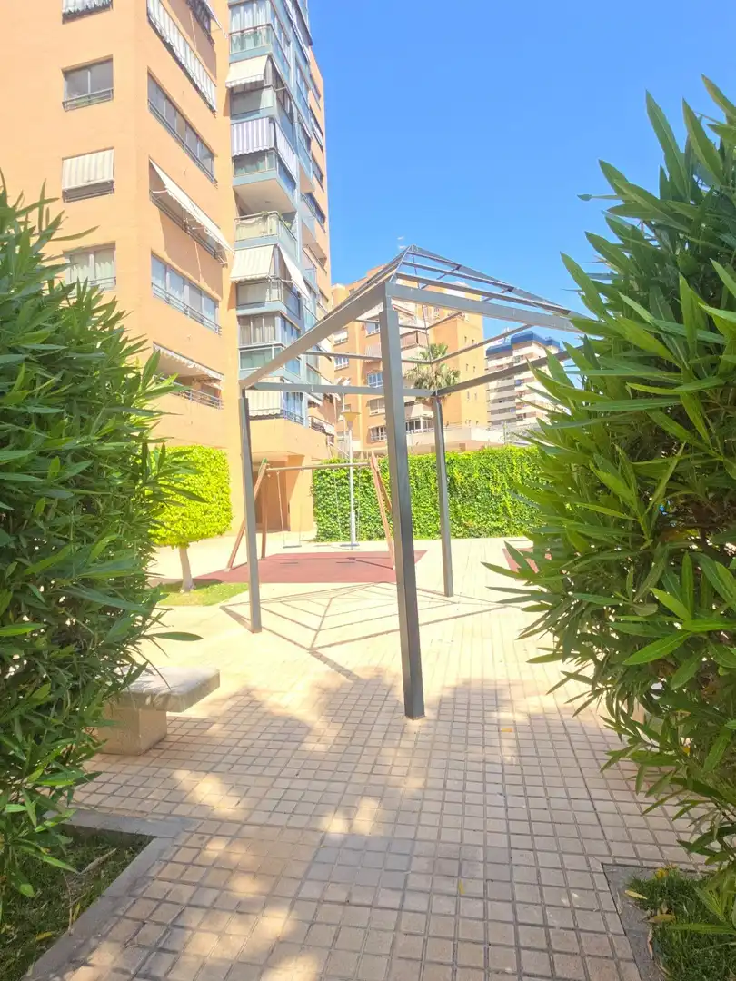 Vista exterior de Piso en venta en Alicante / Alacant con Aire acondicionado, Calefacción y Terraza