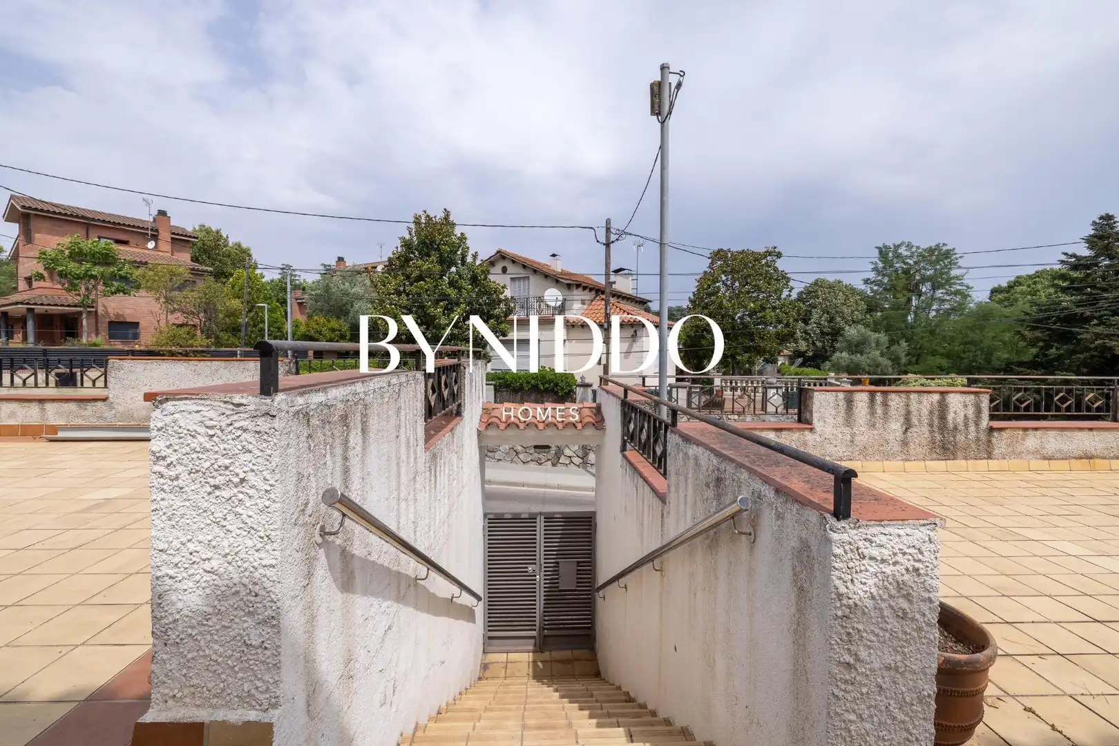 Vista exterior de Casa o xalet en venda en Sant Cugat del Vallès amb Jardí privat, Terrassa i Traster