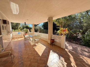 Xalet amb piscina en venda a Crevillent