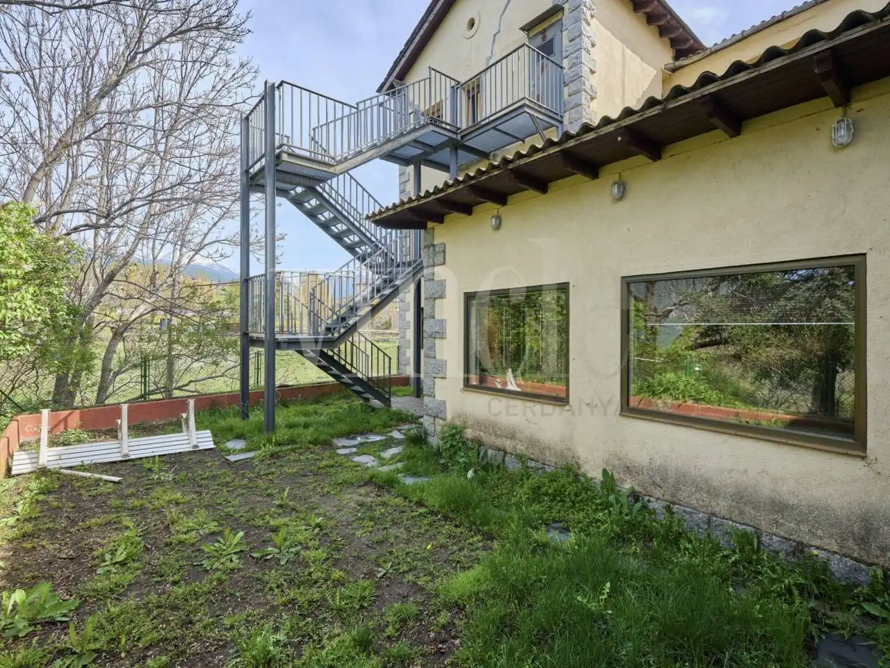 Außenansicht von Gebäude zum Verkauf in Lles de Cerdanya